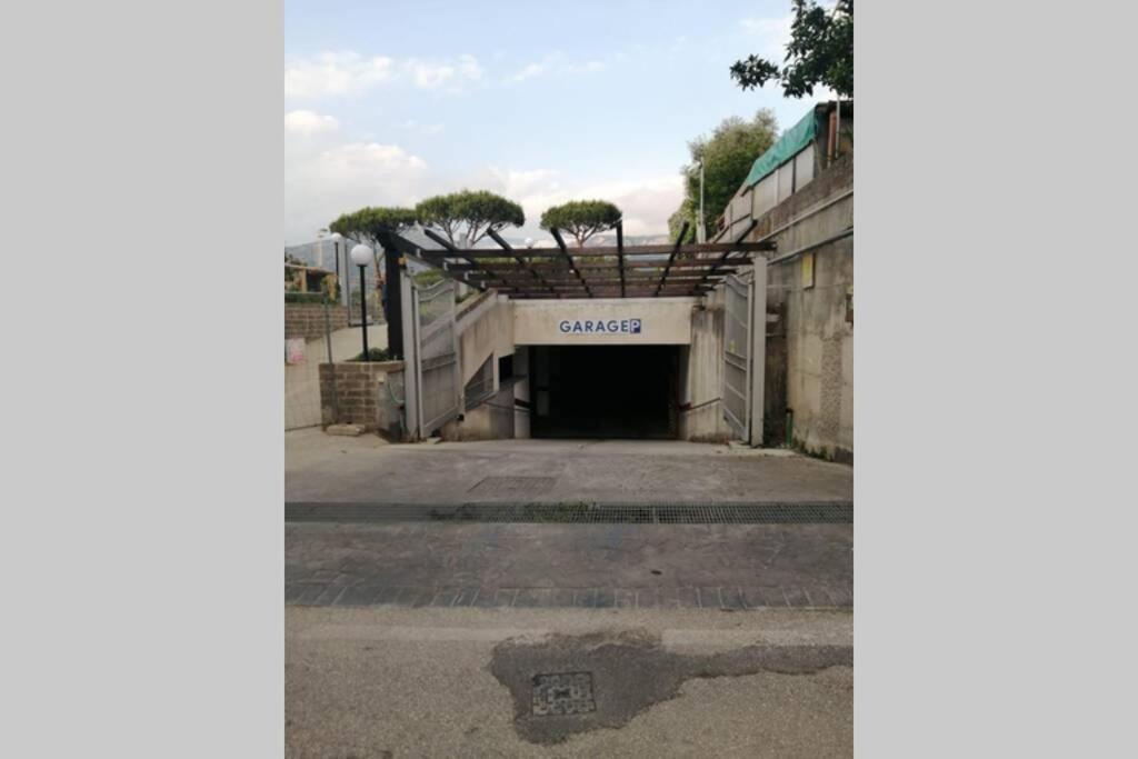 Mary House - Grazioso Appartamento Con Garage Sant'Agnello Exterior photo