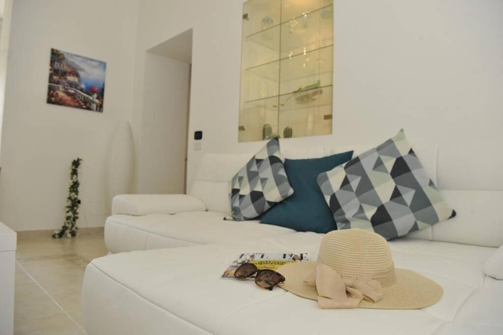 Mary House - Grazioso Appartamento Con Garage Sant'Agnello Exterior photo